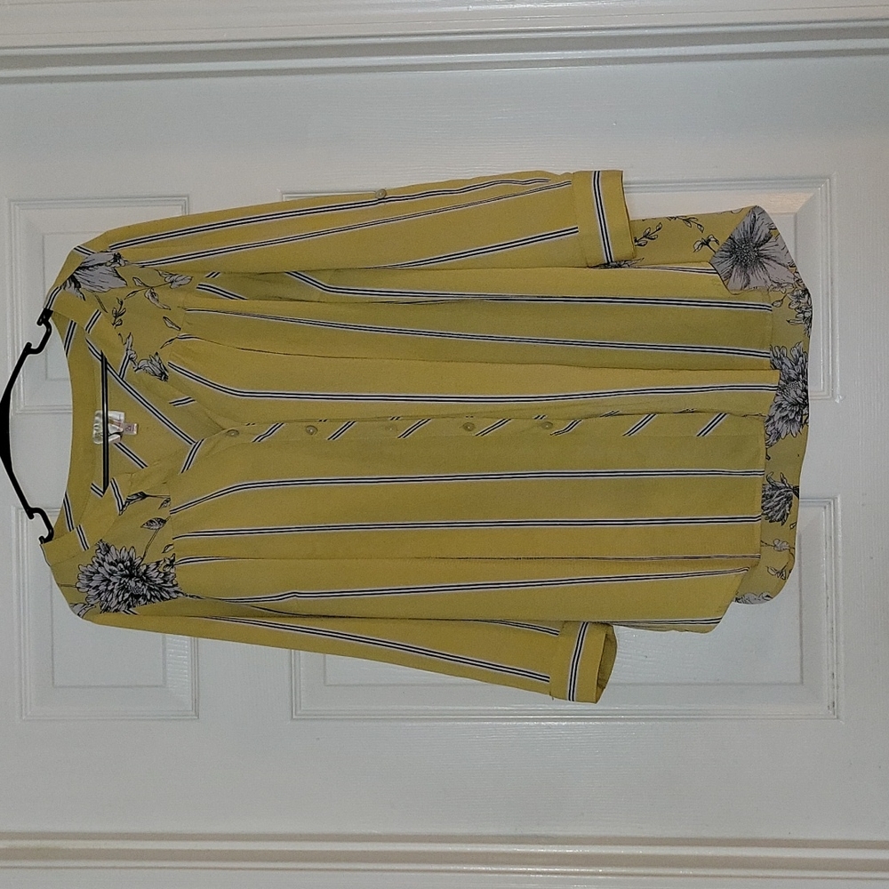 fig and flower Blouse 2X, Yellow and Black, Button down